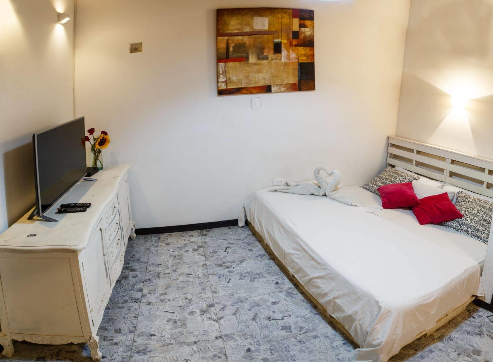 Hostal Aroha Villana *